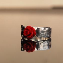 pierścionek z różą,pierścionek z koralem - Pierścionki - Biżuteria