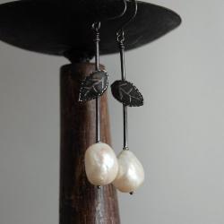 kolczyki z perłą,kremowe,długie,oksydowane - Kolczyki - Biżuteria
