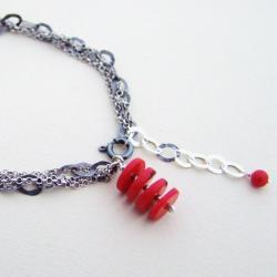 łańcuszkowa bransoletka z koralem - Bransoletki - Biżuteria