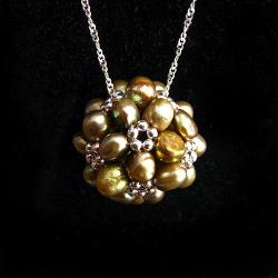 niezwykły wisiorek,elegancki,perły,kula,pleciony - Naszyjniki - Biżuteria