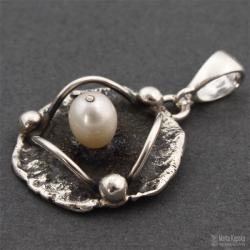 srebrny wisior z perełką - Wisiory - Biżuteria