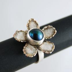 srebrny pierścionek,perła,srebrny kwiat - Pierścionki - Biżuteria