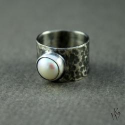 srebro,szeroki,obrączka,z perłą,surowy - Pierścionki - Biżuteria