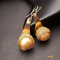 perełki w złotyczh koszyczkach - Kolczyki - Biżuteria