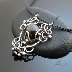 wisior,czarny,srebro,wire-wrapping,swarovski - Naszyjniki - Biżuteria
