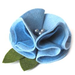broszka,filcowa,kwiat niebieski - Broszki - Biżuteria