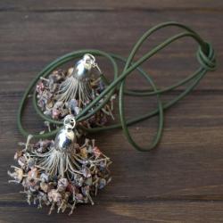 pompony z jaspisu na zielonym rzemyku - Naszyjniki - Biżuteria