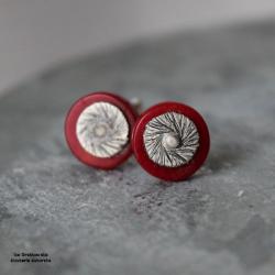 Minimalistyczne kolczyki z koralem - Kolczyki - Biżuteria