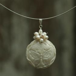 perłowy motyl,delikatny,romantyczny naszyjnik - Naszyjniki - Biżuteria